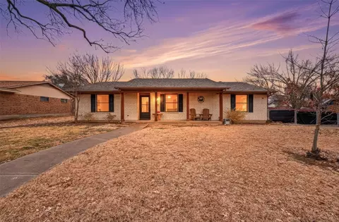 102 N Valley St, Red Oak, TX 75154