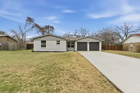 2009 Barton Dr, Arlington, TX 76010