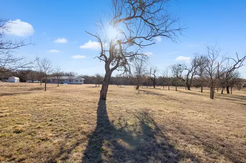 305 Cheyenne Dr, Runaway Bay, TX 76426