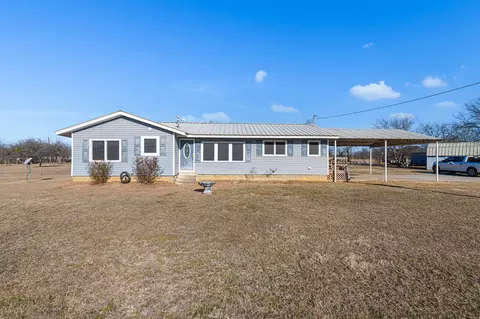 305 Cheyenne Dr, Runaway Bay, TX 76426