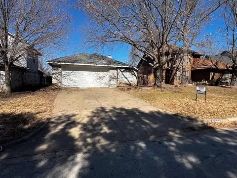 5900 Stone Meadow Ln, Fort Worth, TX 76179
