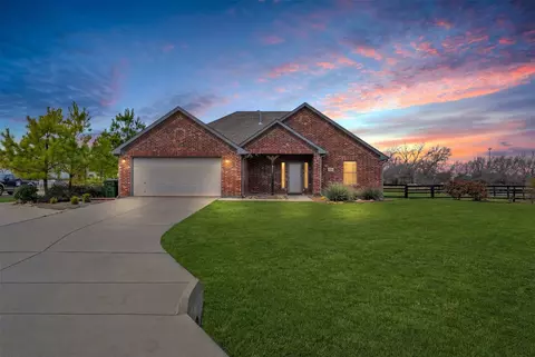 10800 Hunter Dr, Justin, TX 76247