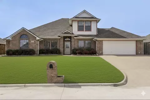 527 Gingerbread Ln, Waxahachie, TX 75165