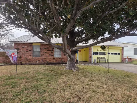506 Hall St, Graham, TX 76450