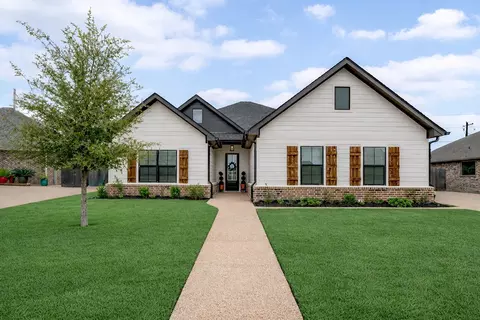808 Gallant Fox Rd, Hewitt, TX 76643