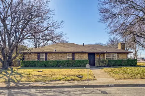 200 Connie Dr, Desoto, TX 75115