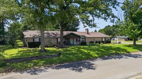 201 Colonial Cir, Athens, TX 75751