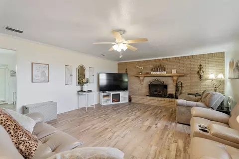 201 Colonial Cir, Athens, TX 75751