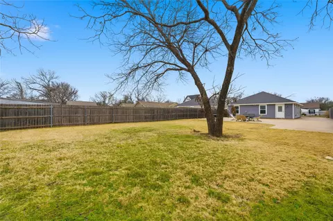 Exterior - 1111 Primrose Dr, Waco, TX 76706 photo 6 of 7