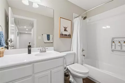Bath - 1111 Primrose Dr, Waco, TX 76706 photo 2 of 2