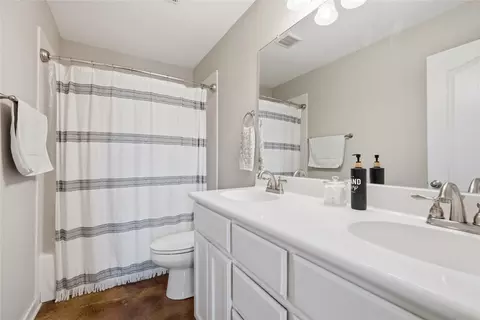 Bath - 1111 Primrose Dr, Waco, TX 76706 photo 1 of 2