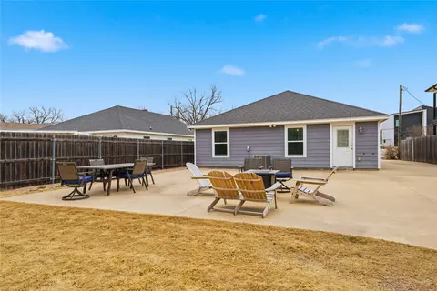 Exterior - 1111 Primrose Dr, Waco, TX 76706 photo 4 of 7