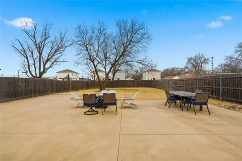 Exterior - 1111 Primrose Dr, Waco, TX 76706 photo 5 of 7