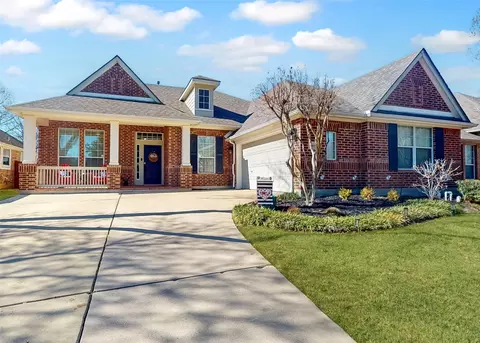 6869 Shoreview Dr, Grand Prairie, TX 75054