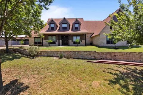 402 N Parkway Dr, Alvarado, TX 76009