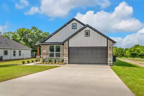 Exterior - 504 E Ball St, Tom Bean, TX 75489 photo 2 of 4
