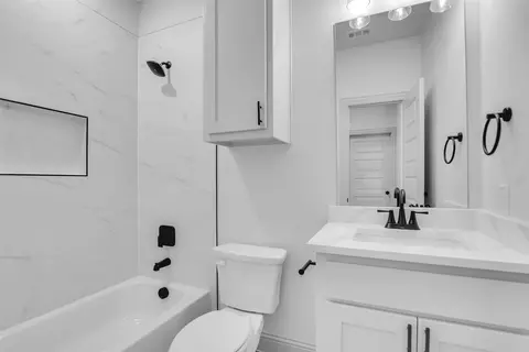 Bath - 504 E Ball St, Tom Bean, TX 75489 photo 6 of 6