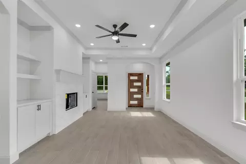 Living - 504 E Ball St, Tom Bean, TX 75489 photo 4 of 5