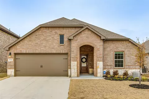 9733 Quail Pointe Rd, Aubrey, TX 76227