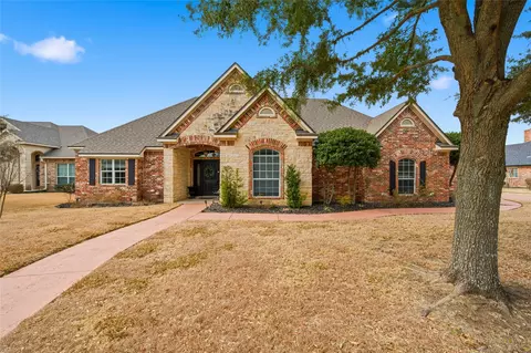 912 Queen Elizabeth Dr, Mcgregor, TX 76657