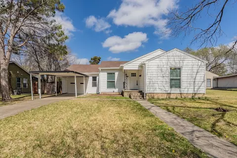 1102 W Russell Ave, Carrollton, TX 75006
