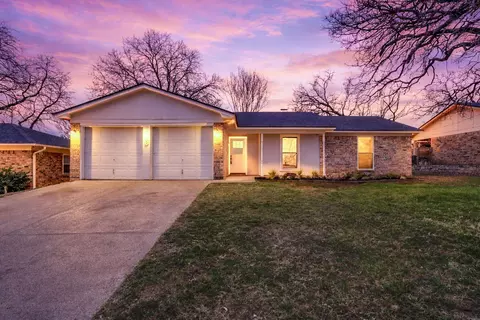 216 Laura Dr, Burleson, TX 76028