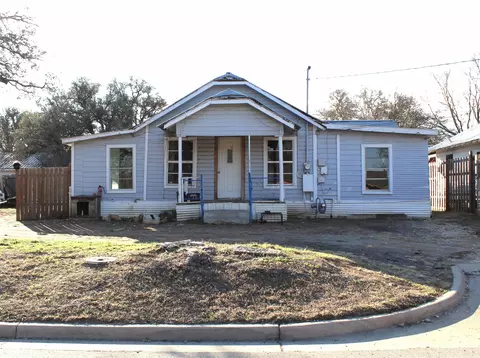 1130 W Hyman St, Stephenville, TX 76401