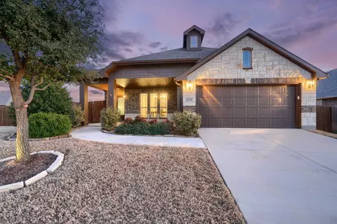 8828 Cassidy Ln, Aubrey, TX 76227