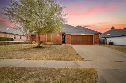 1105 Blackbird Ct, Burleson, TX 76028