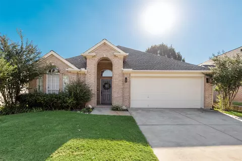 5766 Walnut Creek Dr, Fort Worth, TX 76137