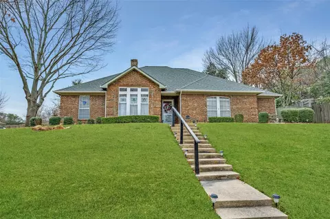 2120 Meadowview Ct, Garland, TX 75043