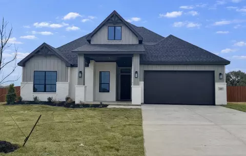 109 Hall St, Glen Rose, TX 76043