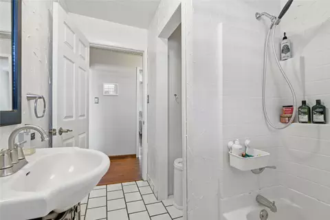 Bath - 9213 Wilson Rd, Pilot Point, TX 76258 photo 5 of 5