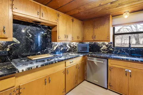 Kitchen - 9213 Wilson Rd, Pilot Point, TX 76258 photo 4 of 4