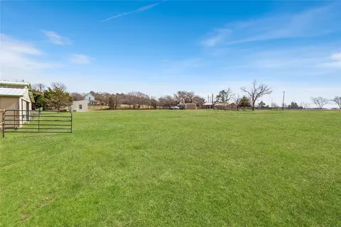 Exterior - 9213 Wilson Rd, Pilot Point, TX 76258 photo 6 of 6