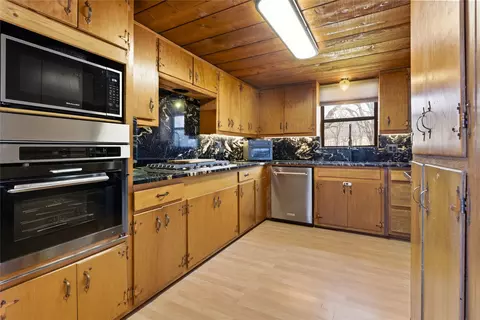Kitchen - 9213 Wilson Rd, Pilot Point, TX 76258 photo 3 of 4