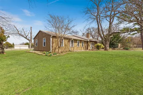 Exterior - 9213 Wilson Rd, Pilot Point, TX 76258 photo 4 of 6