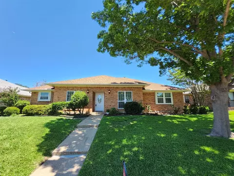 1915 Chesham Dr, Carrollton, TX 75007