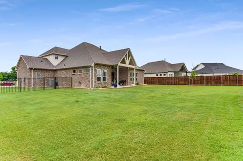 Exterior - 175 Stirling Dr, Argyle, TX 76226 photo 6 of 7