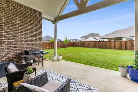 Exterior - 175 Stirling Dr, Argyle, TX 76226 photo 4 of 7