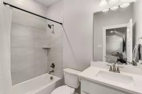 Bath - 175 Stirling Dr, Argyle, TX 76226 photo 5 of 5