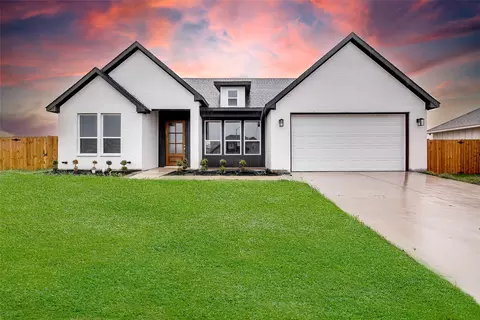 204 High Ridge Ct, Godley, TX 76044