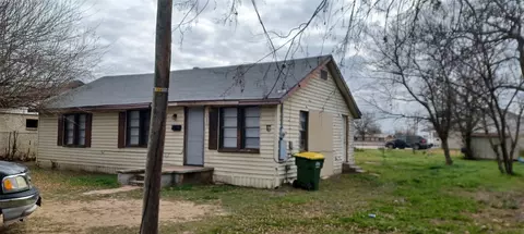 1005 W 1st St, Hearne, TX 77859