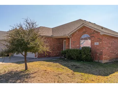 9221 Marilyn Dr, White Settlement, TX 76108