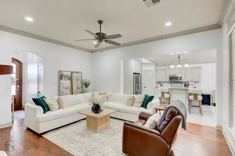 213 Roanoke Cir, Benton, LA 71006