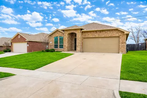 145 Wilson Cliff Dr, White Settlement, TX 76108