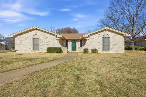1018 S Valentine Dr, Sherman, TX 75090