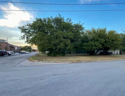 225 S Wilson St, Burleson, TX 76028