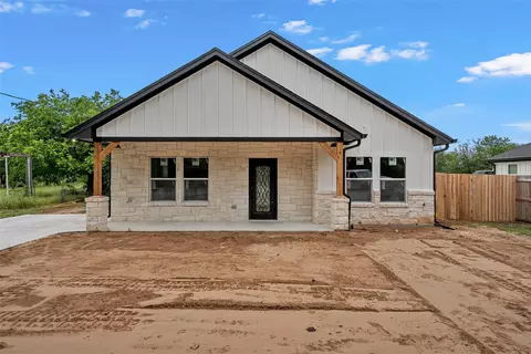 1415 Cloverleaf Rd, Bellmead, TX 76705
