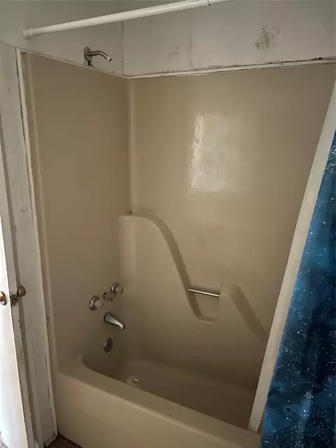 Bath - 270 Layfield Rd, Coushatta, LA 71019 photo 2 of 4